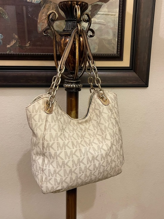 Michael Michael Kors please check all picture of condition - Picture 4 of 17